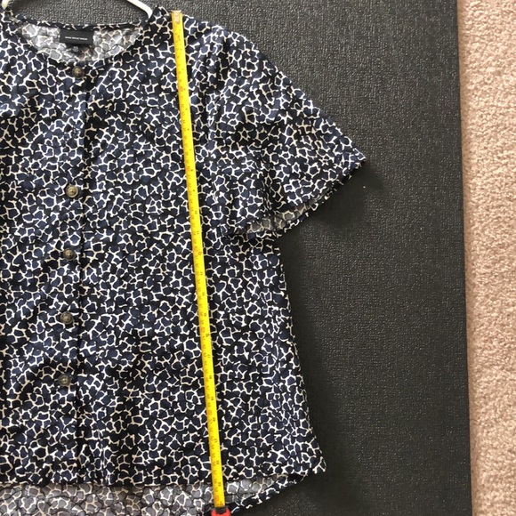 Flowy Pattern Blouse - Picture 3 of 4